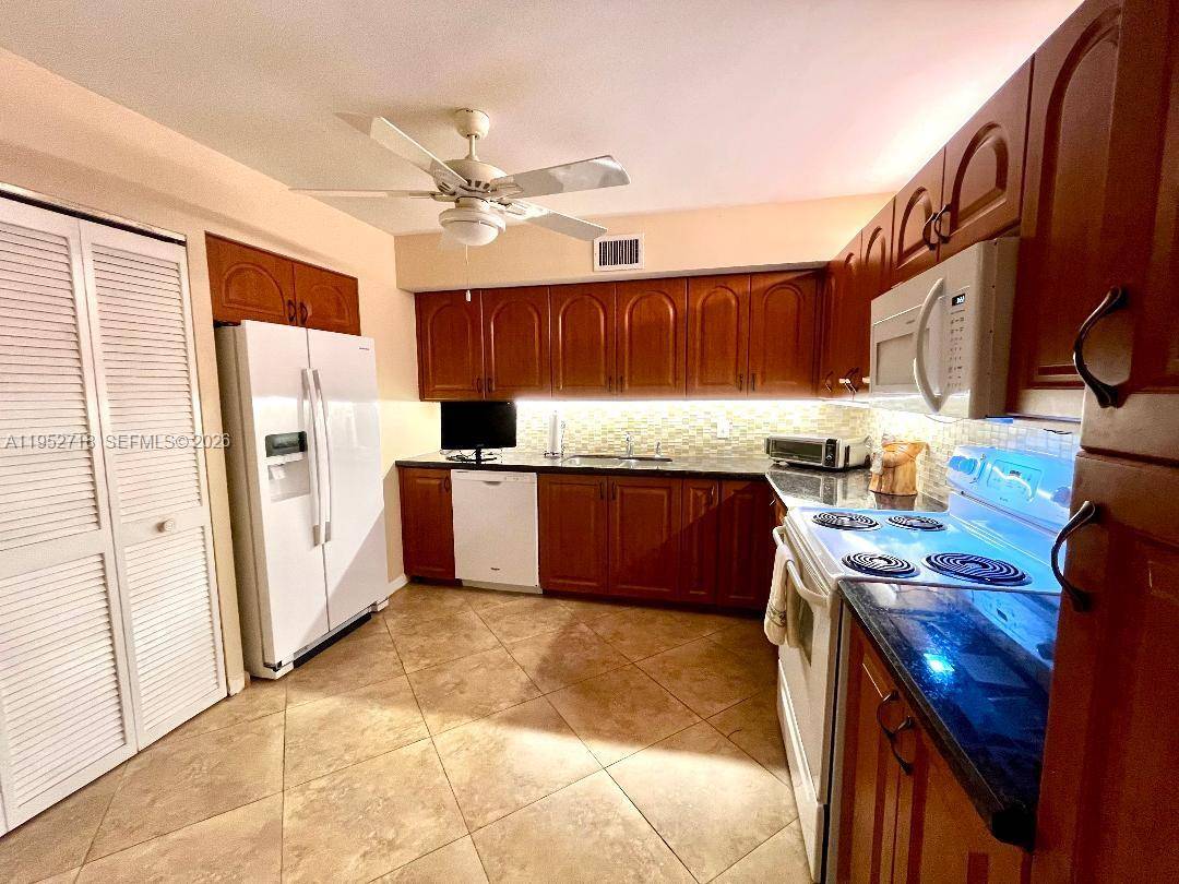 2806 N 46th AveHollywood - Condo 5+ Stories,Condo condo unit D537 - picture