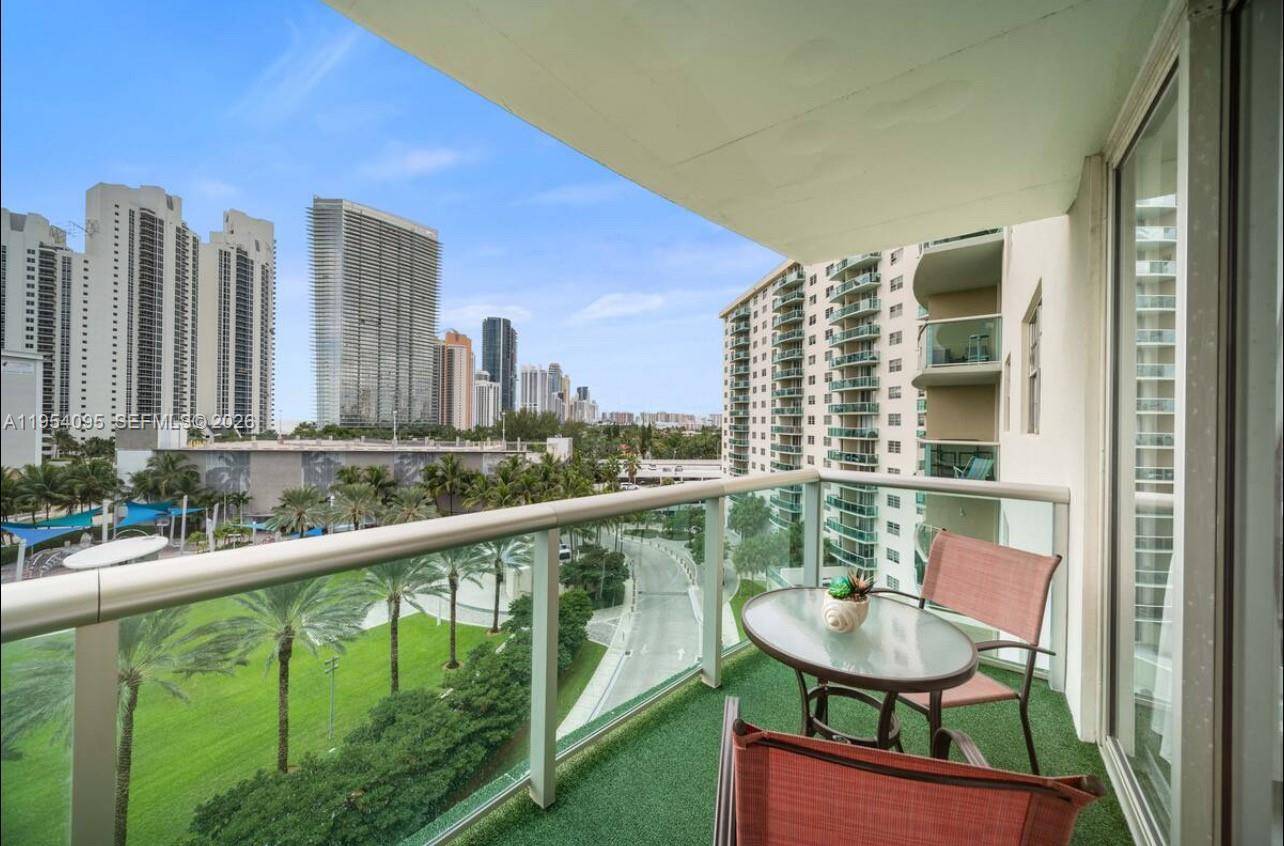 19370 Collins AveSunny Isles Beach - Condo/Co-Op/Seasonal,Condo condo unit 825 - picture
