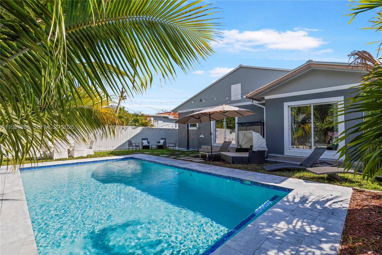 1041 NW 73rd StMiami - picture