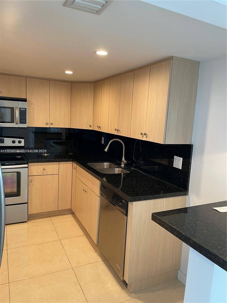 13155 Ixora CtNorth Miami - Condo 1-4 Stories,Condo condo unit 901 - picture