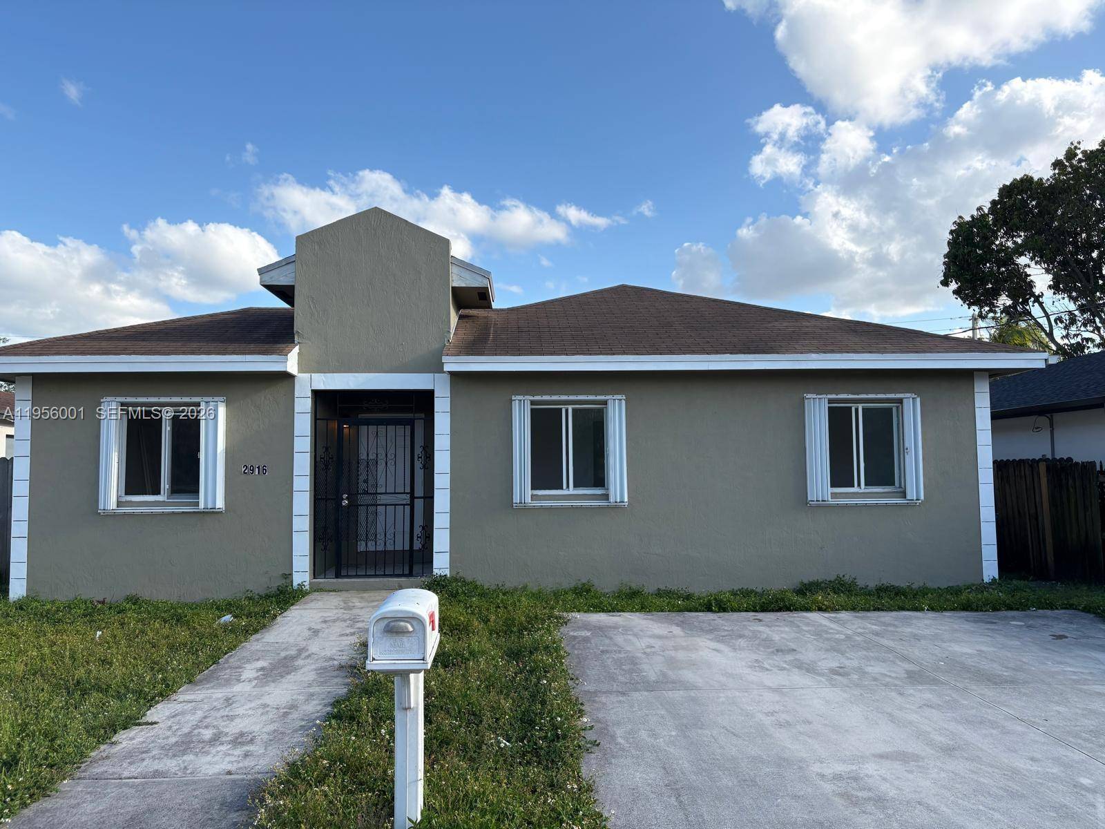 2916 NW 51st StMiami - picture