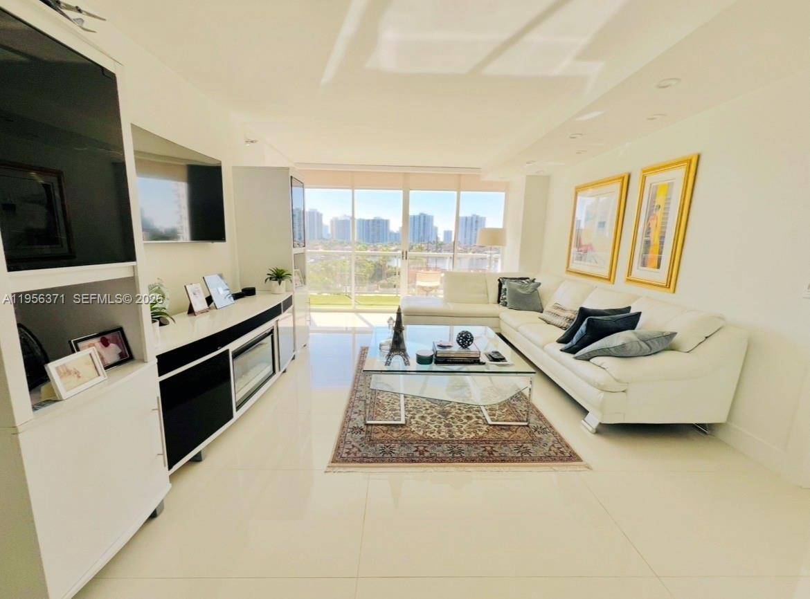 3640 Yacht Club DrAventura - Condo 5+ Stories,Condo condo unit 609 - picture