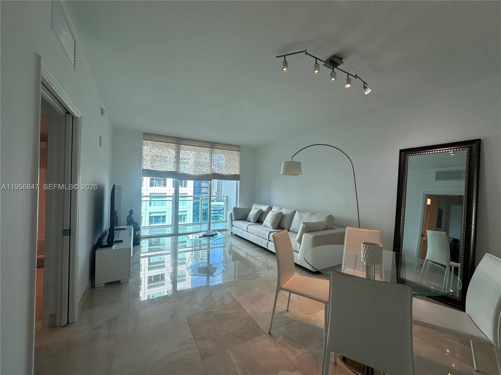 950 Brickell Bay DrMiami - Condo/Co-Op/Annual,Condo condo unit 1402 - picture