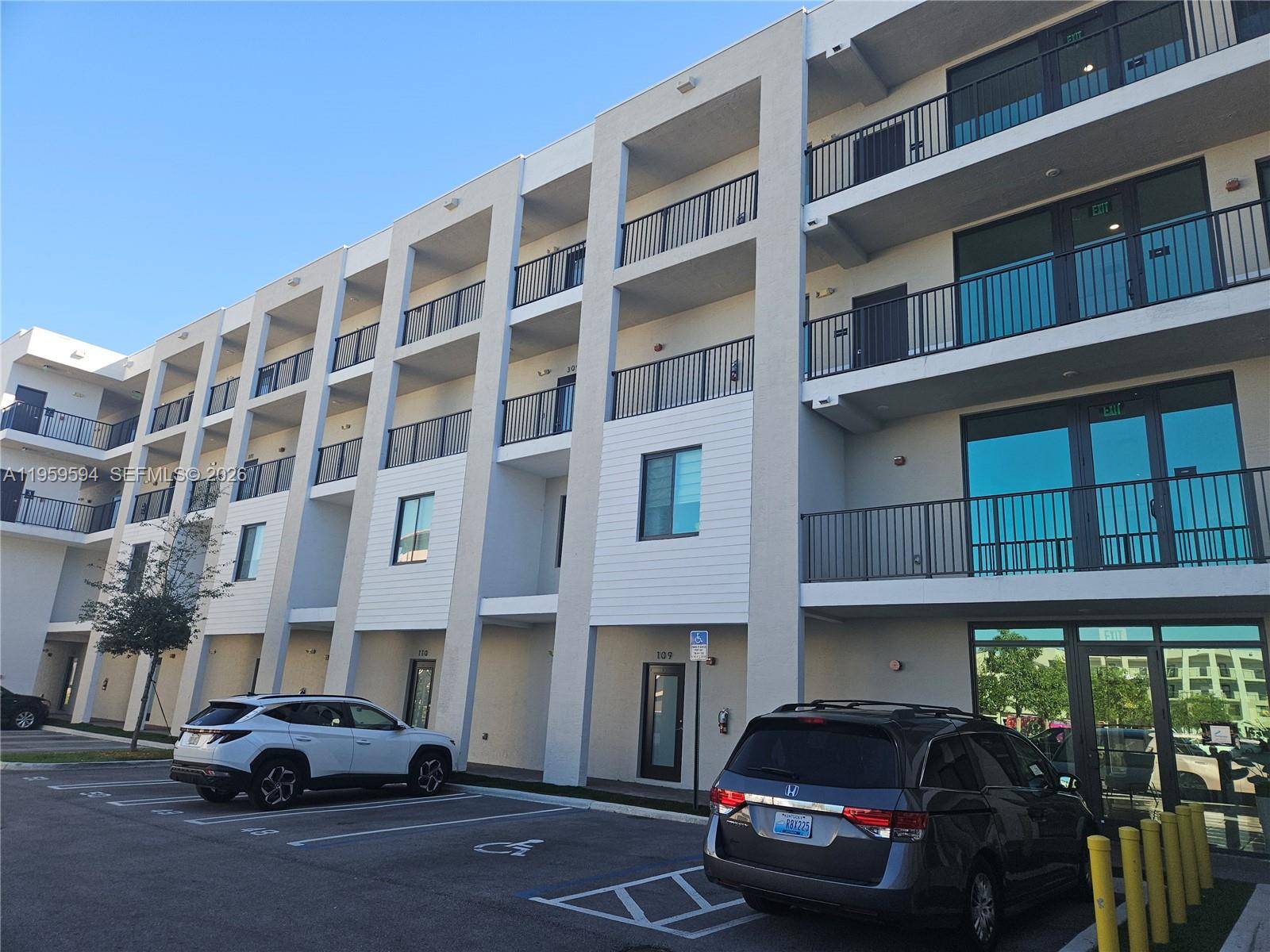 8001 NW 41st StDoral - Condo/Co-Op/Annual,Condo condo unit F-206 - picture