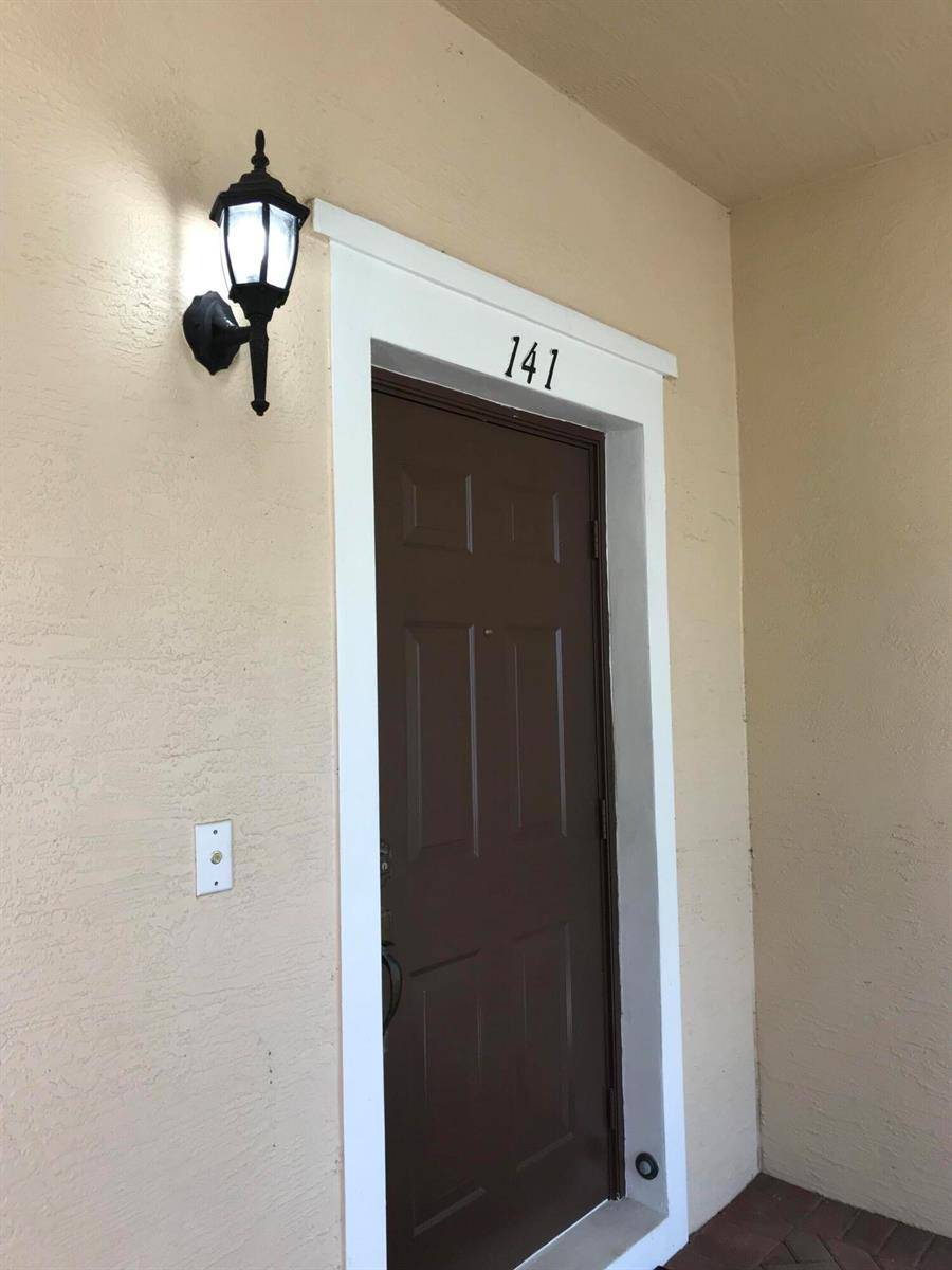 141 E Thatch PalmJupiter - picture
