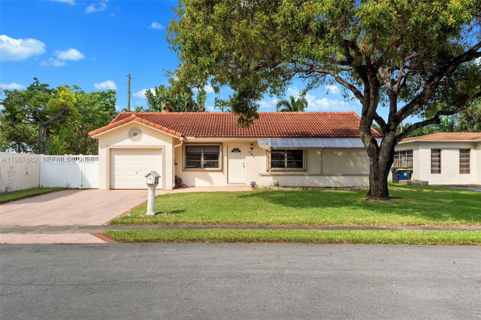 101 NE 2nd PlDania Beach - picture