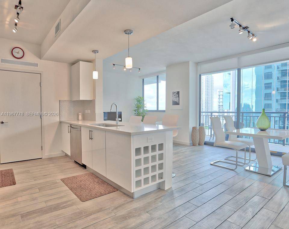 999 SW 1st AveMiami - Condo/Co-Op/Annual,Condo condo unit 2415 - picture