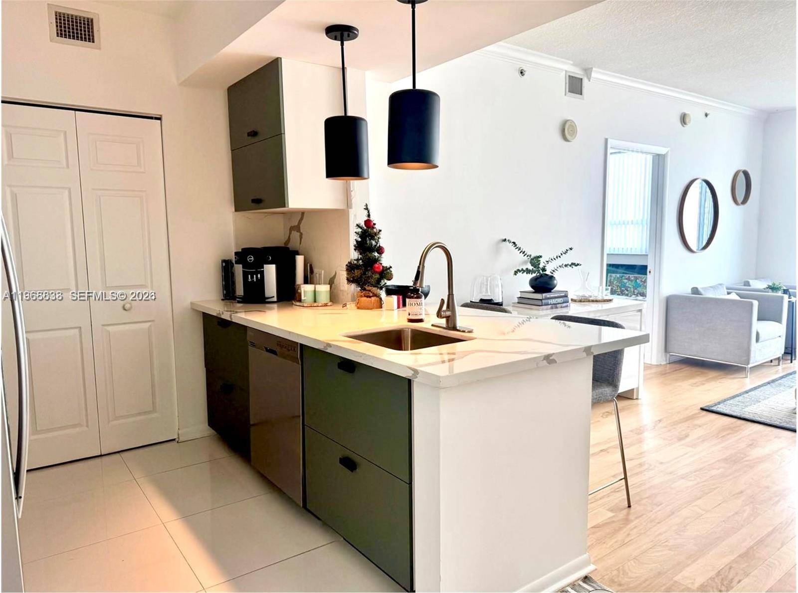 2000 N Bayshore DrMiami - Condo 5+ Stories,Condo condo unit 1003 - picture