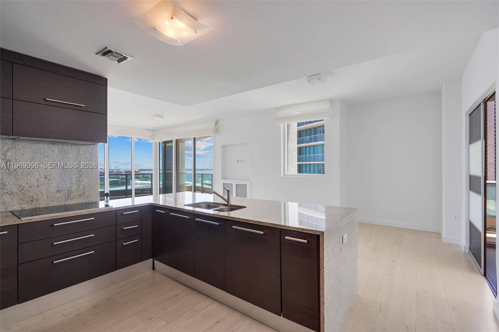 900 Biscayne BlvdMiami - Condo/Co-Op/Annual,Condo condo unit 2401 - picture