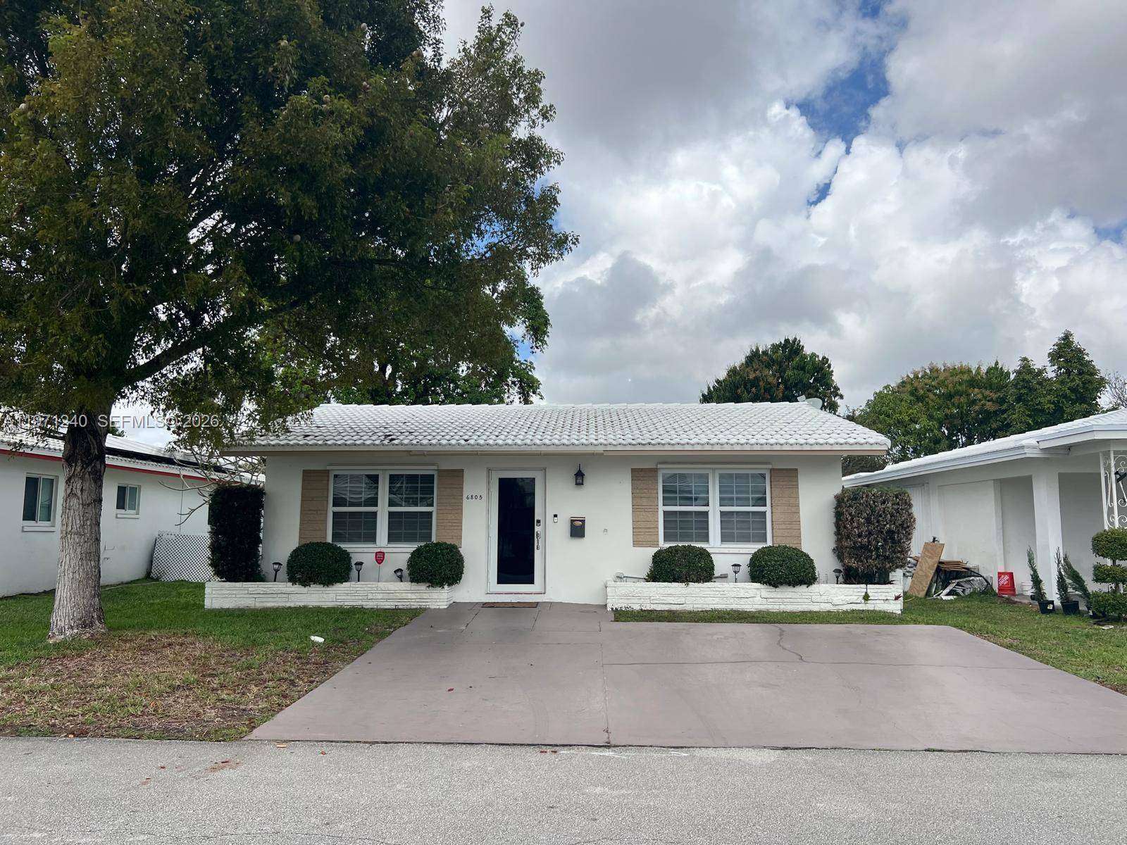 6805 NW 75th StTamarac - picture