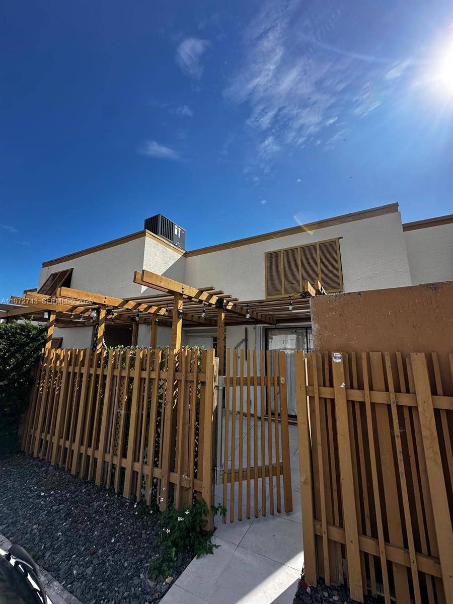 1758 SW 131st Place Cir SMiami - Townhouse/Villa-Annual,Townhouse condo unit n/a - picture