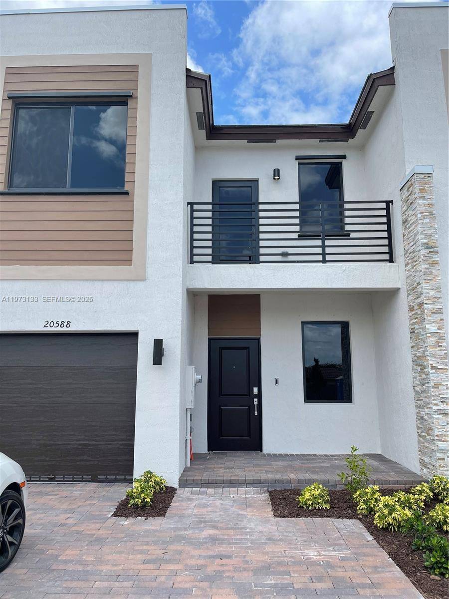 20564 NE 5th PlMiami - picture