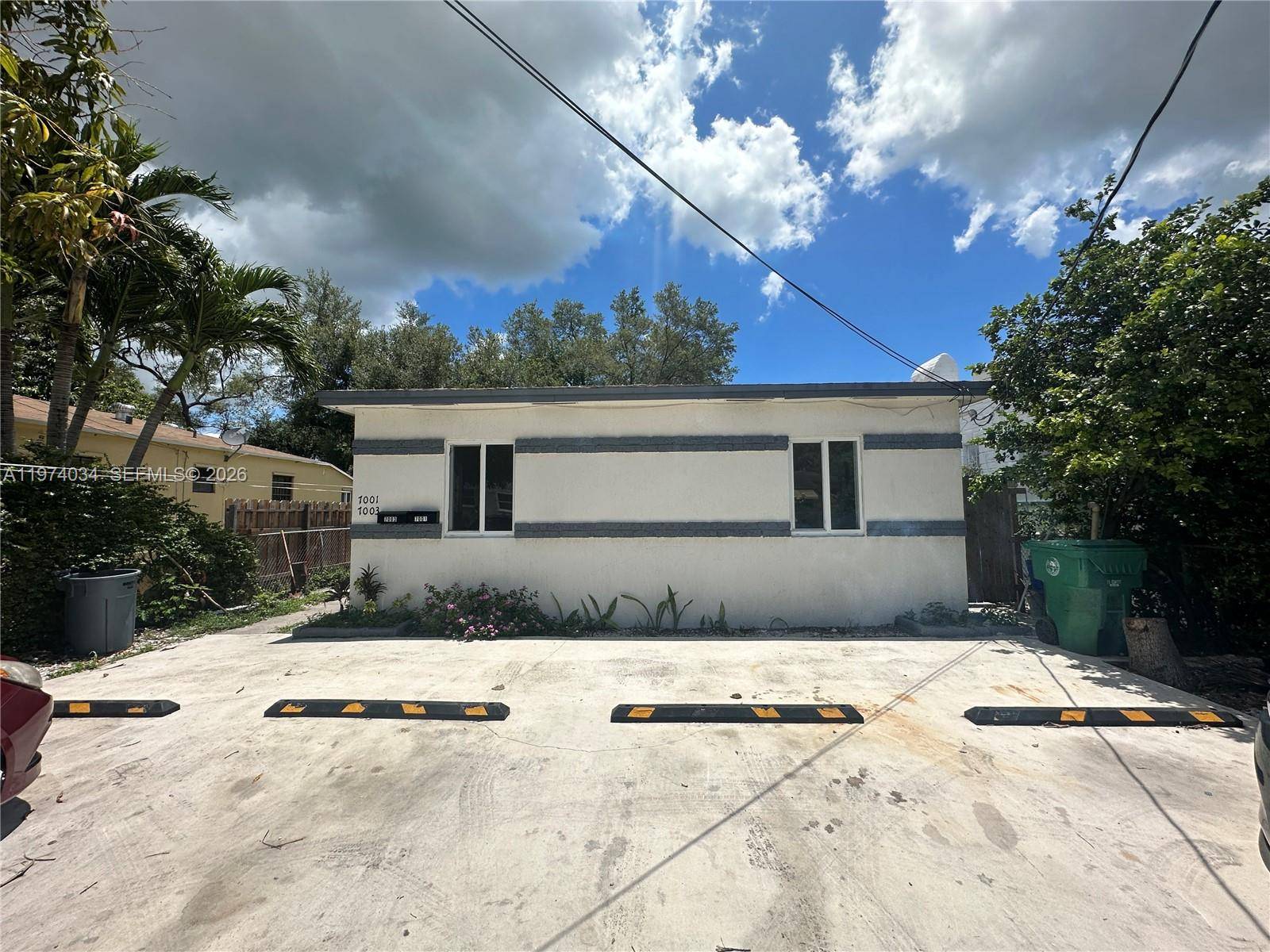 7001 NW 6th AveMiami - picture