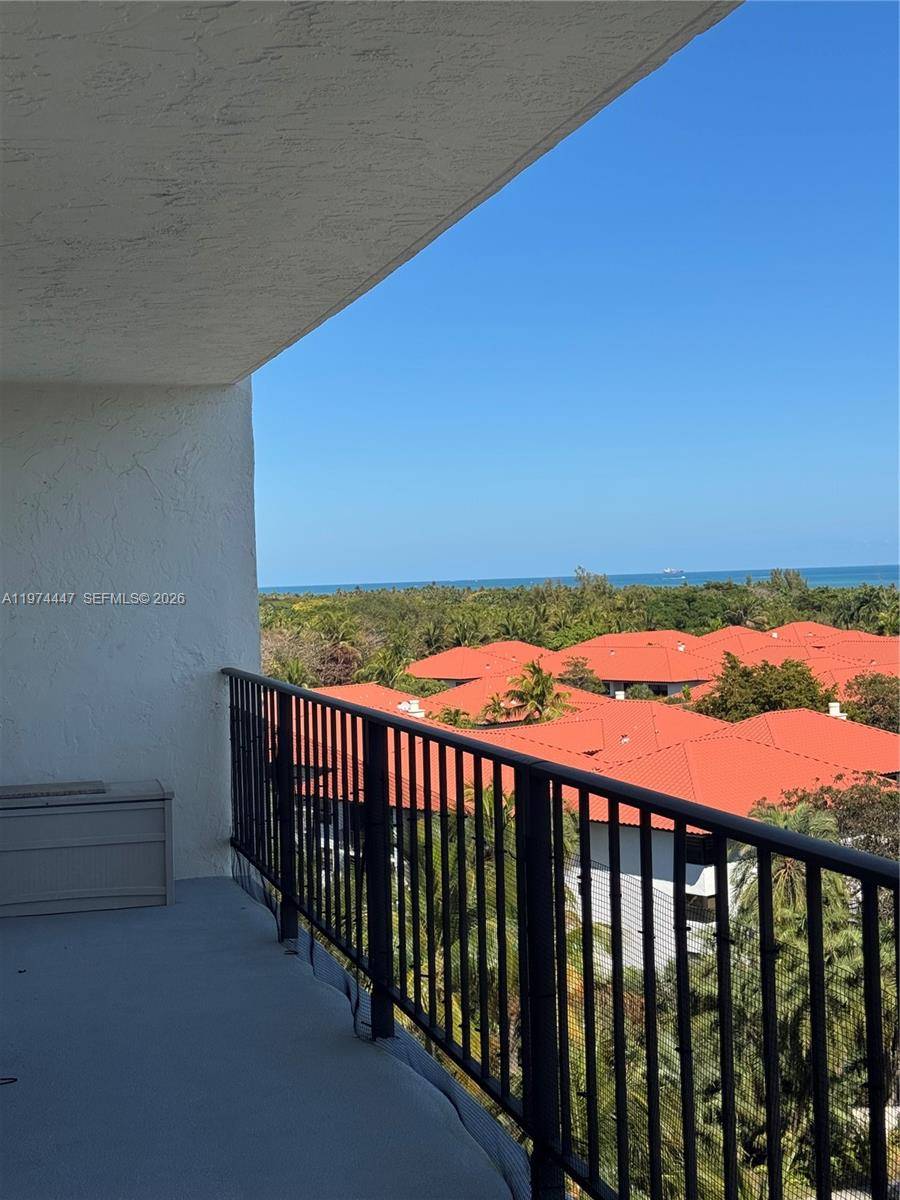 77 Crandon BlvdKey Biscayne - Condo/Co-Op/Annual,Condo condo unit 9E - picture