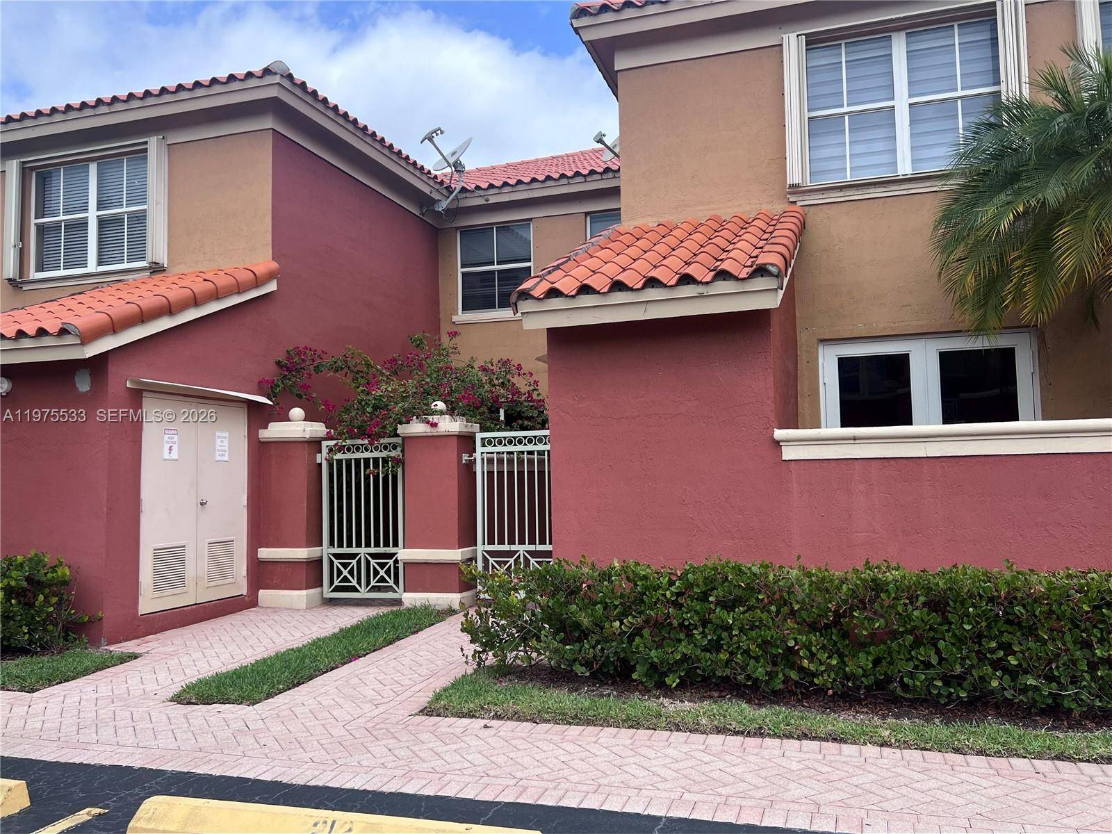 6104 NW 114th PlDoral - Townhouse/Villa-Annual,Townhouse condo unit 213 - picture
