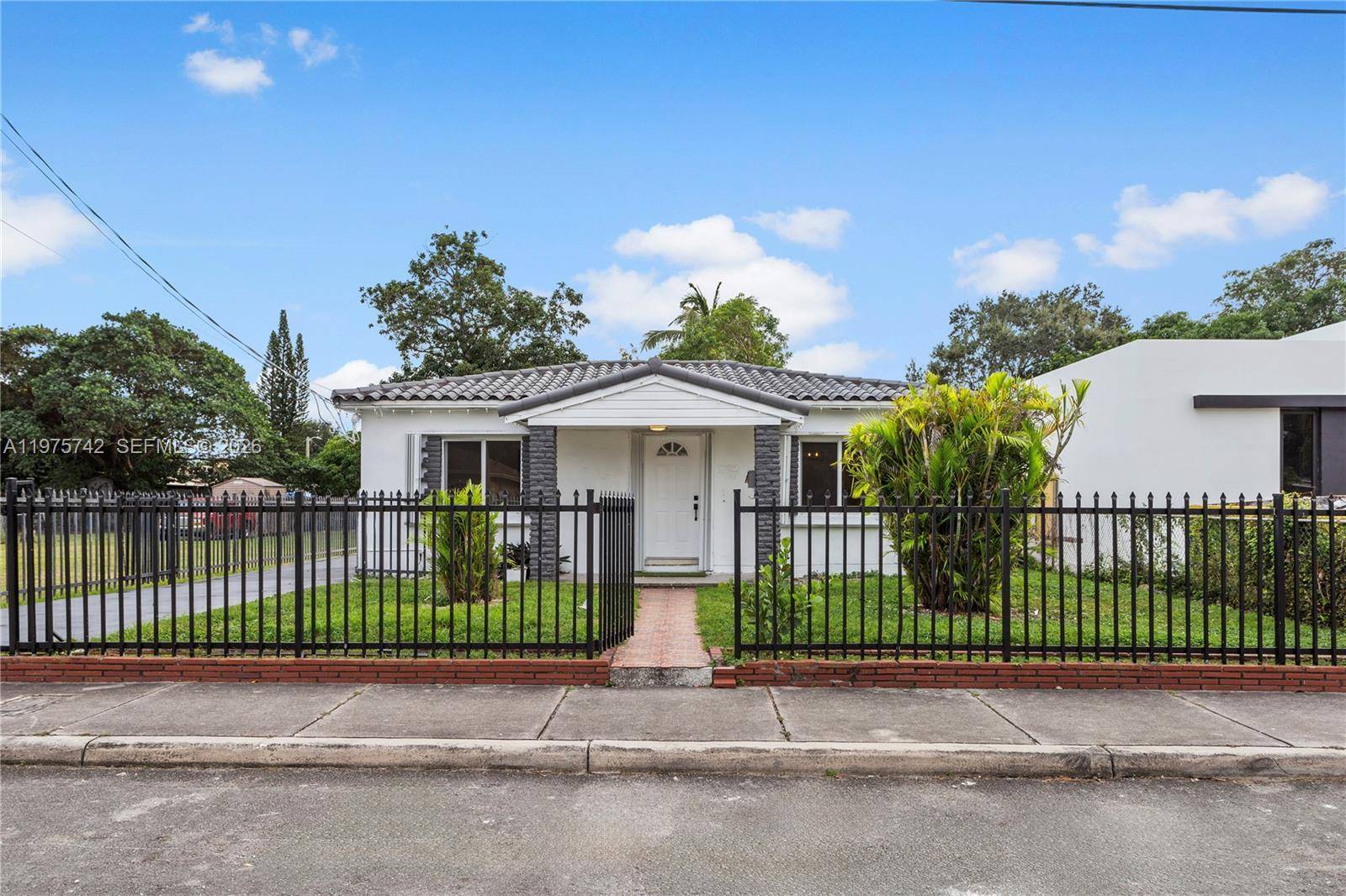 400 NW 47th StMiami - picture