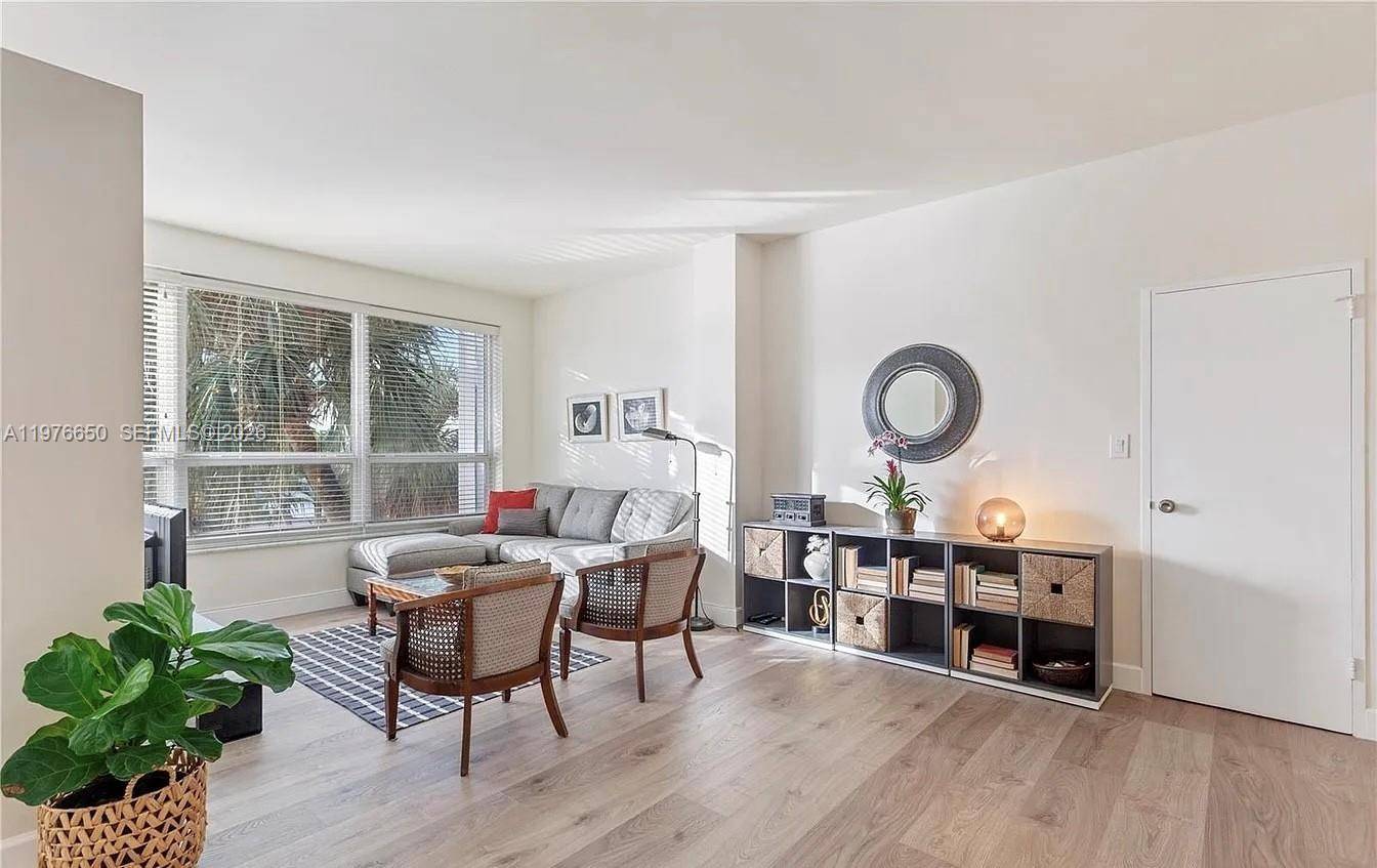 4925 Collins AveMiami Beach - Condo/Co-Op/Annual,Apartment condo unit 2H - picture