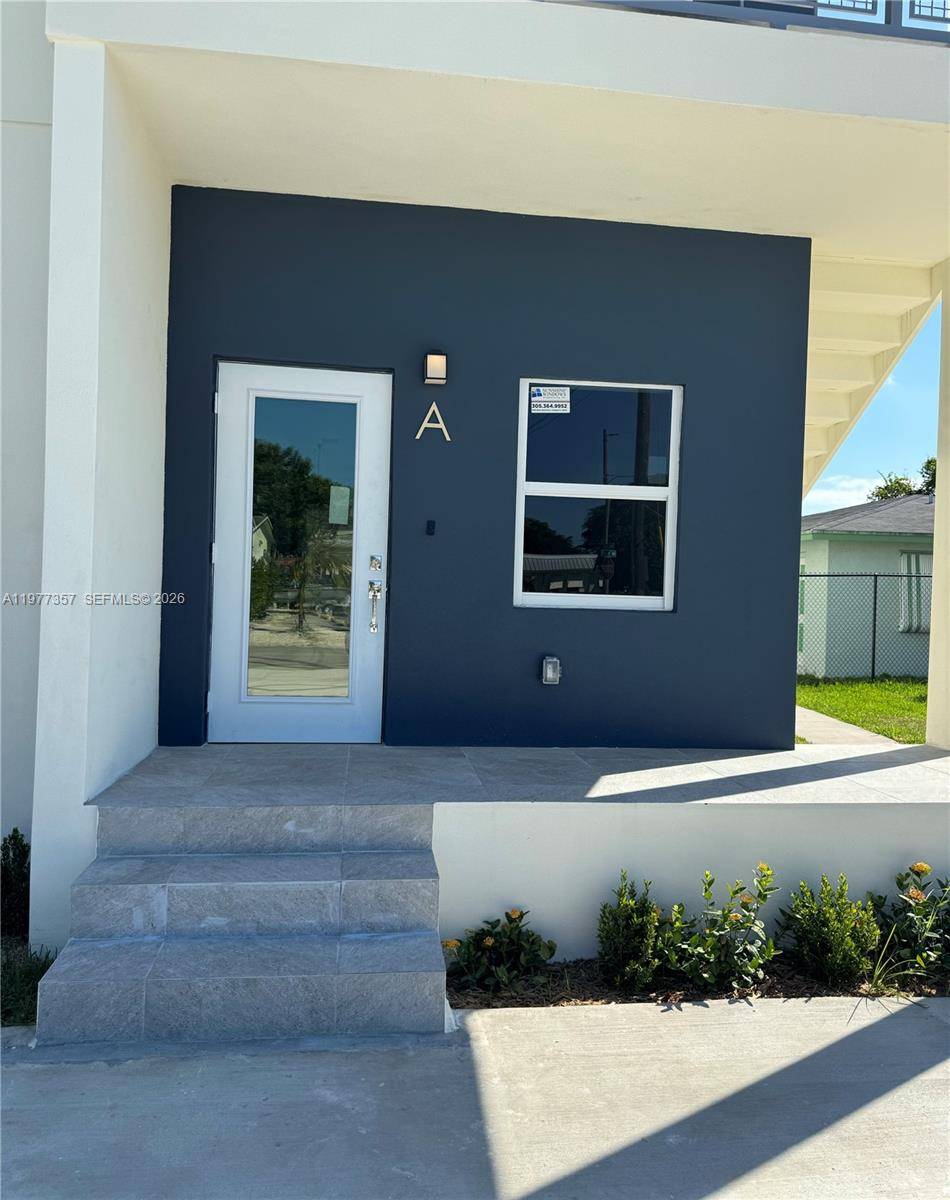 526 NW 6thHallandale Beach - Duplex/Tri/Quad-Annual,Multi Family condo unit A - picture