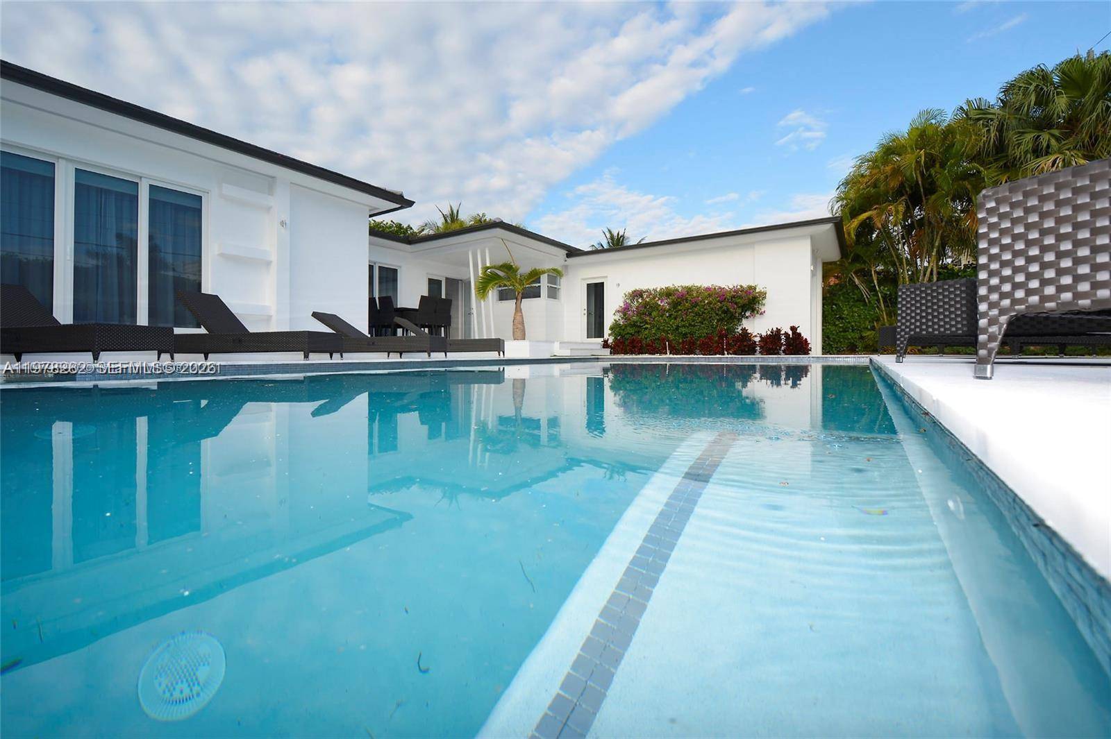 880 N Venetian DrMiami Beach - picture
