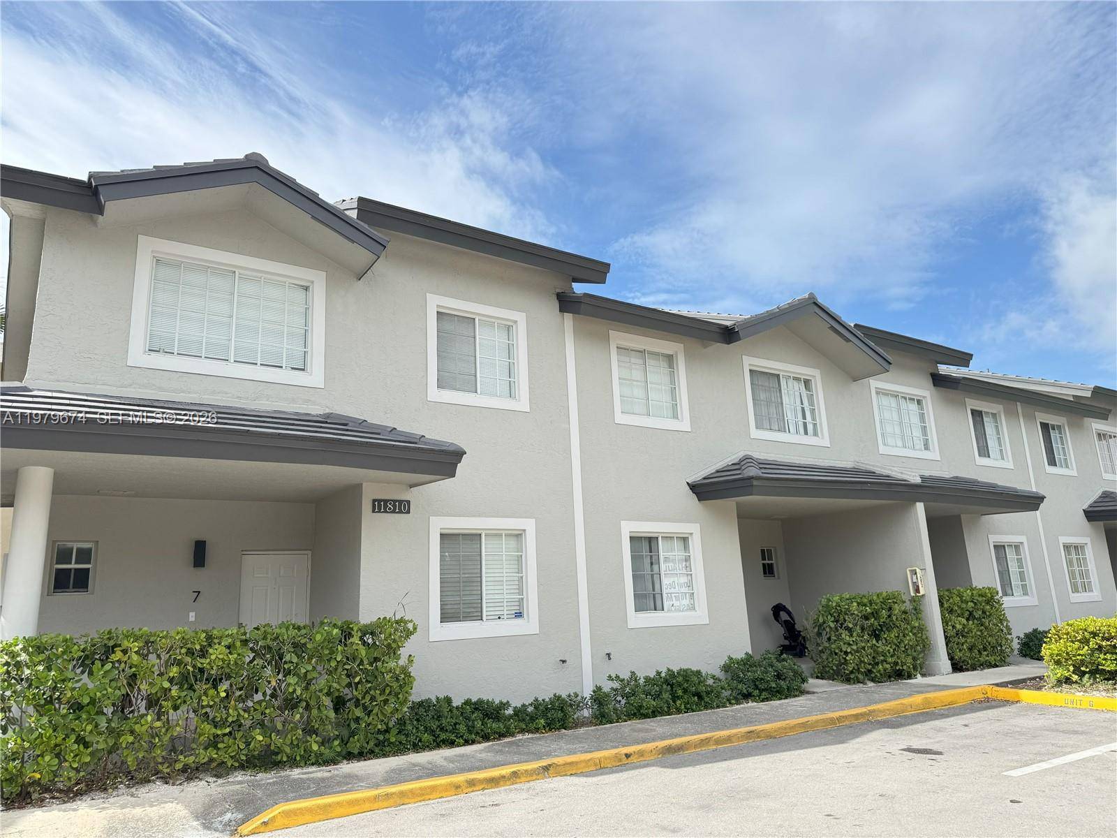 11810 NE 19th DrNorth Miami - Townhouse/Villa-Annual,Townhouse condo unit 7 - picture