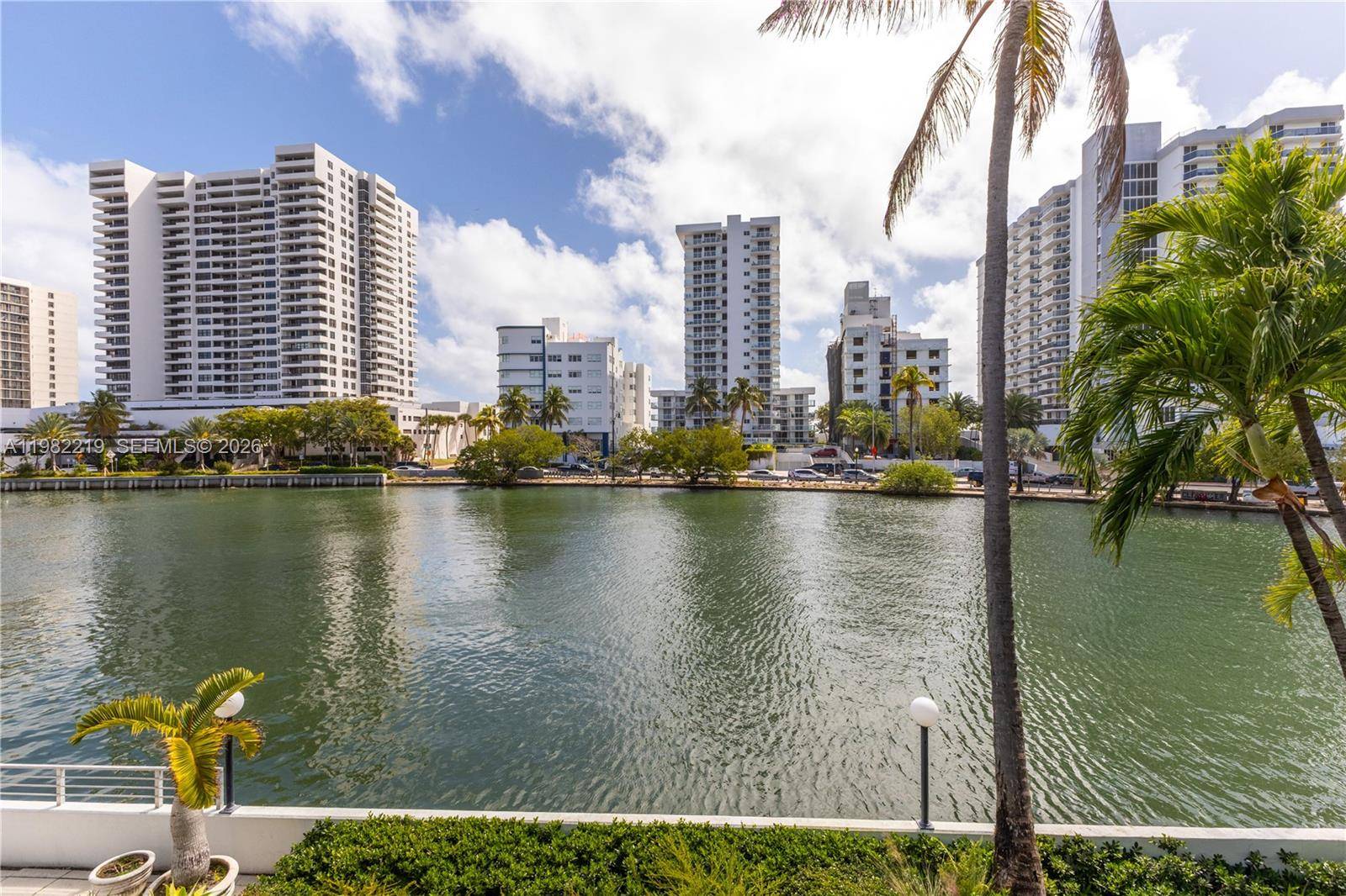 2445 Lake Pancoast DrMiami Beach - Condo 1-4 Stories,Condo condo unit J - picture