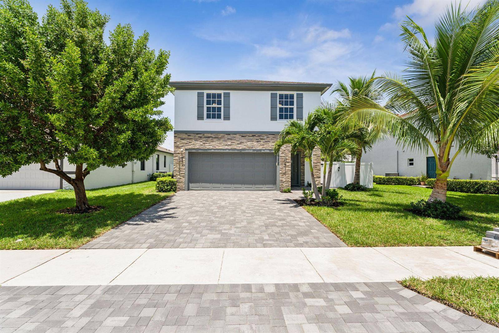 522 LuckyDelray Beach - picture