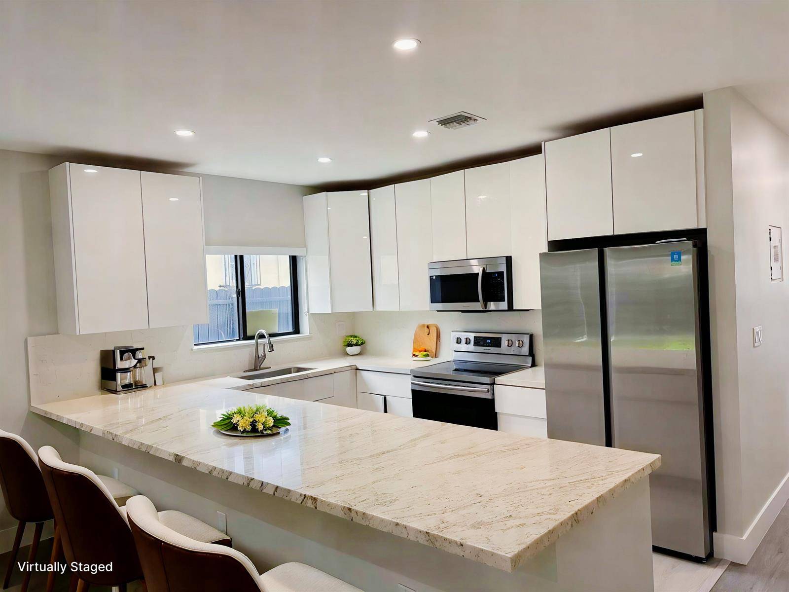 2210 W 5thHialeah - picture