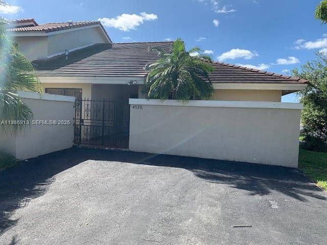 4526 SW 143rd Ct WMiami - picture