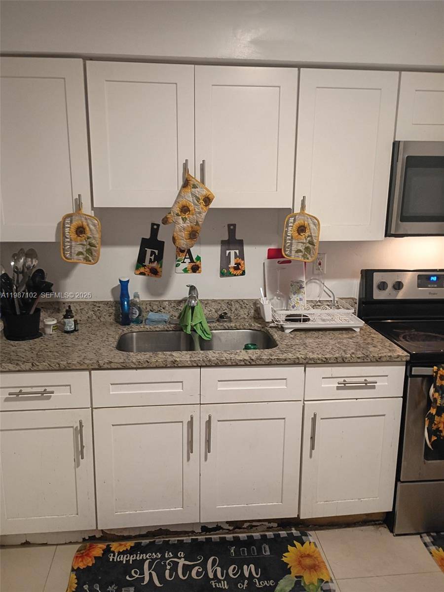 5620 NW 3rd AveMiami - picture