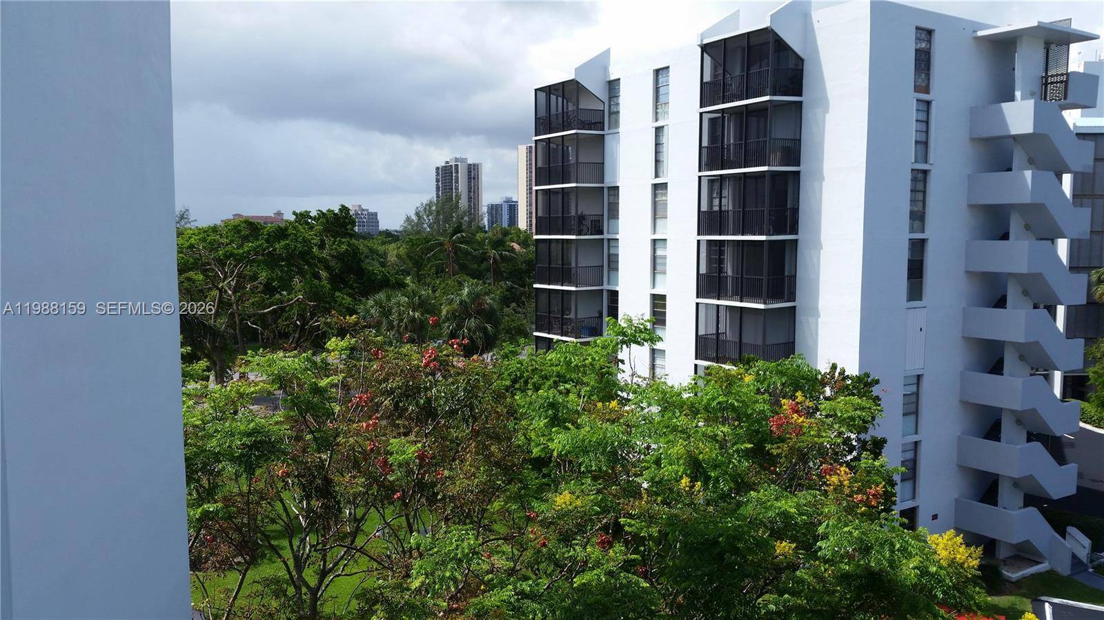 3475 N Country Club DrAventura - Condo 5+ Stories,Condo condo unit 202 - picture