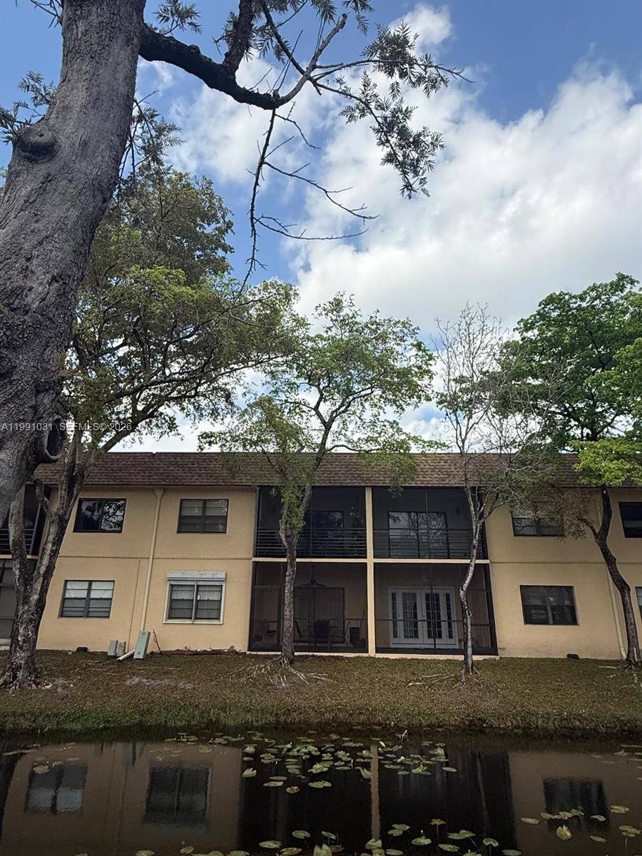 2 Briarwood CirHollywood - Condo 1-4 Stories,Condo condo unit 212 - picture