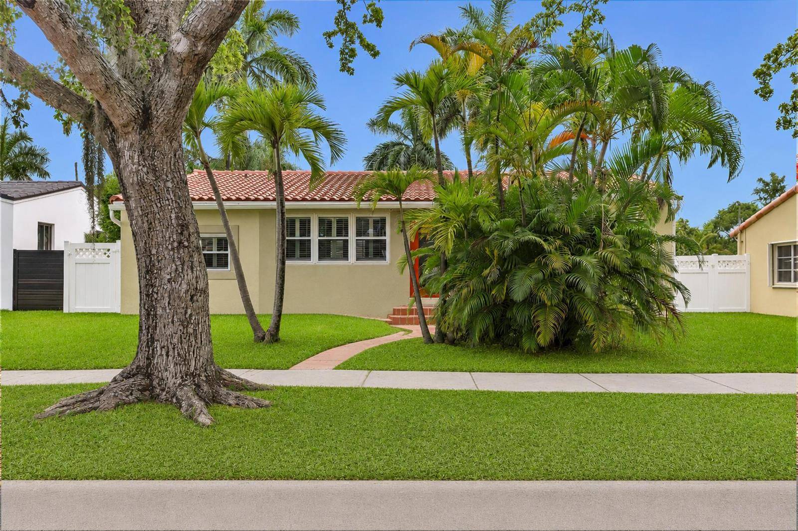1527 MayoHollywood - picture