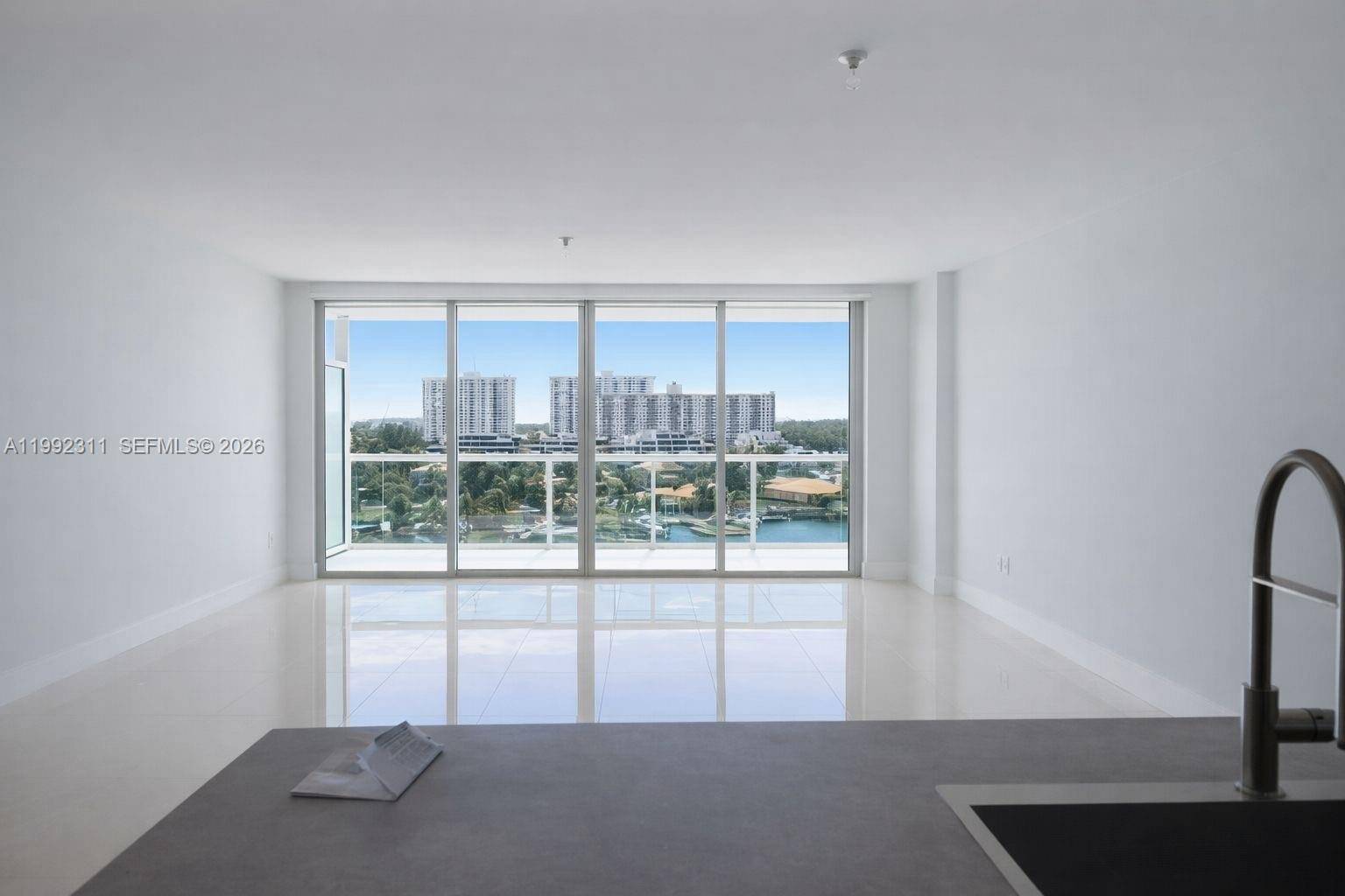 400 Sunny Isles BlvdSunny Isles Beach - Condo/Co-Op/Annual,Condo condo unit 819 - picture