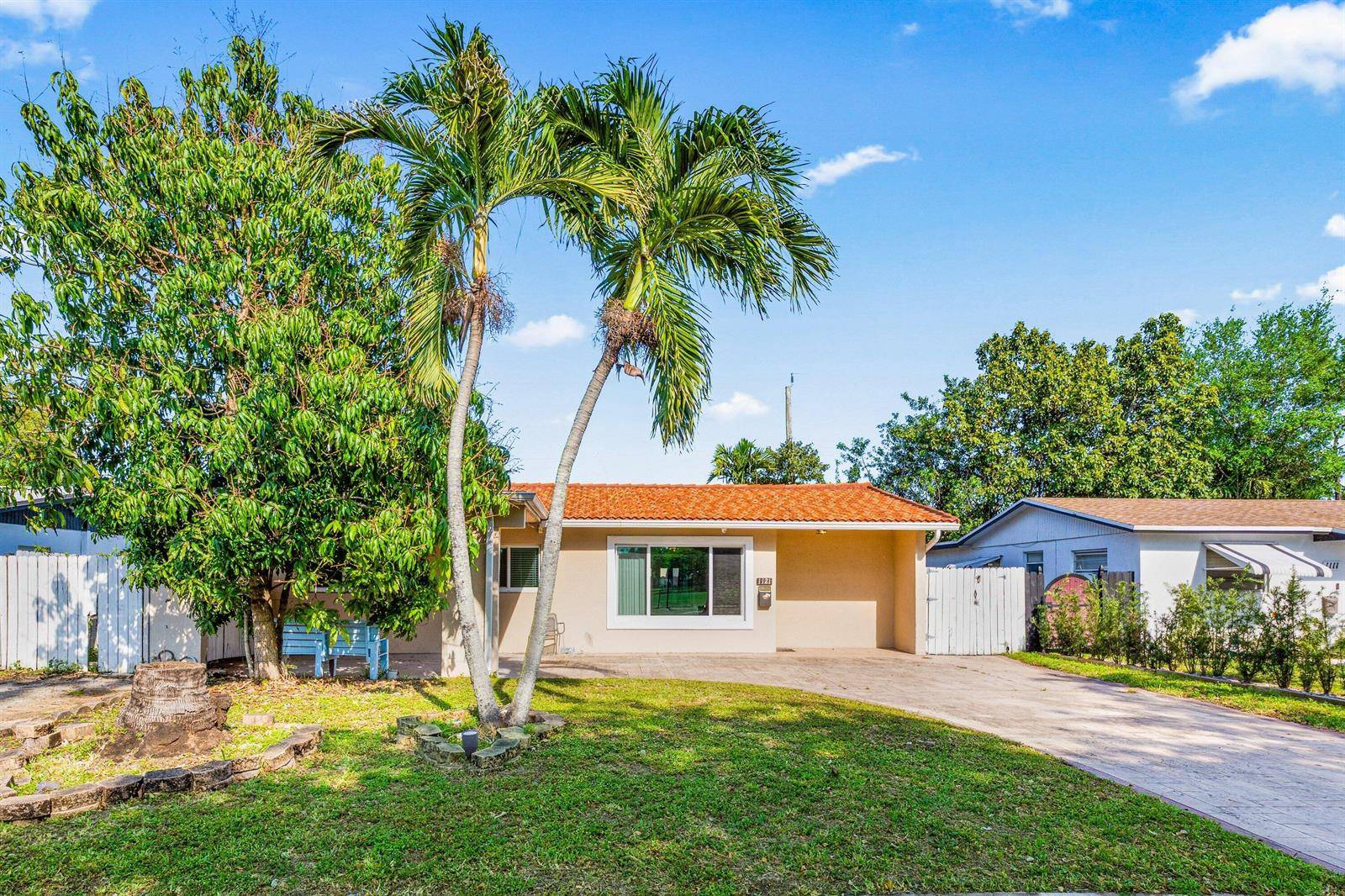 1121 N 66thHollywood - picture