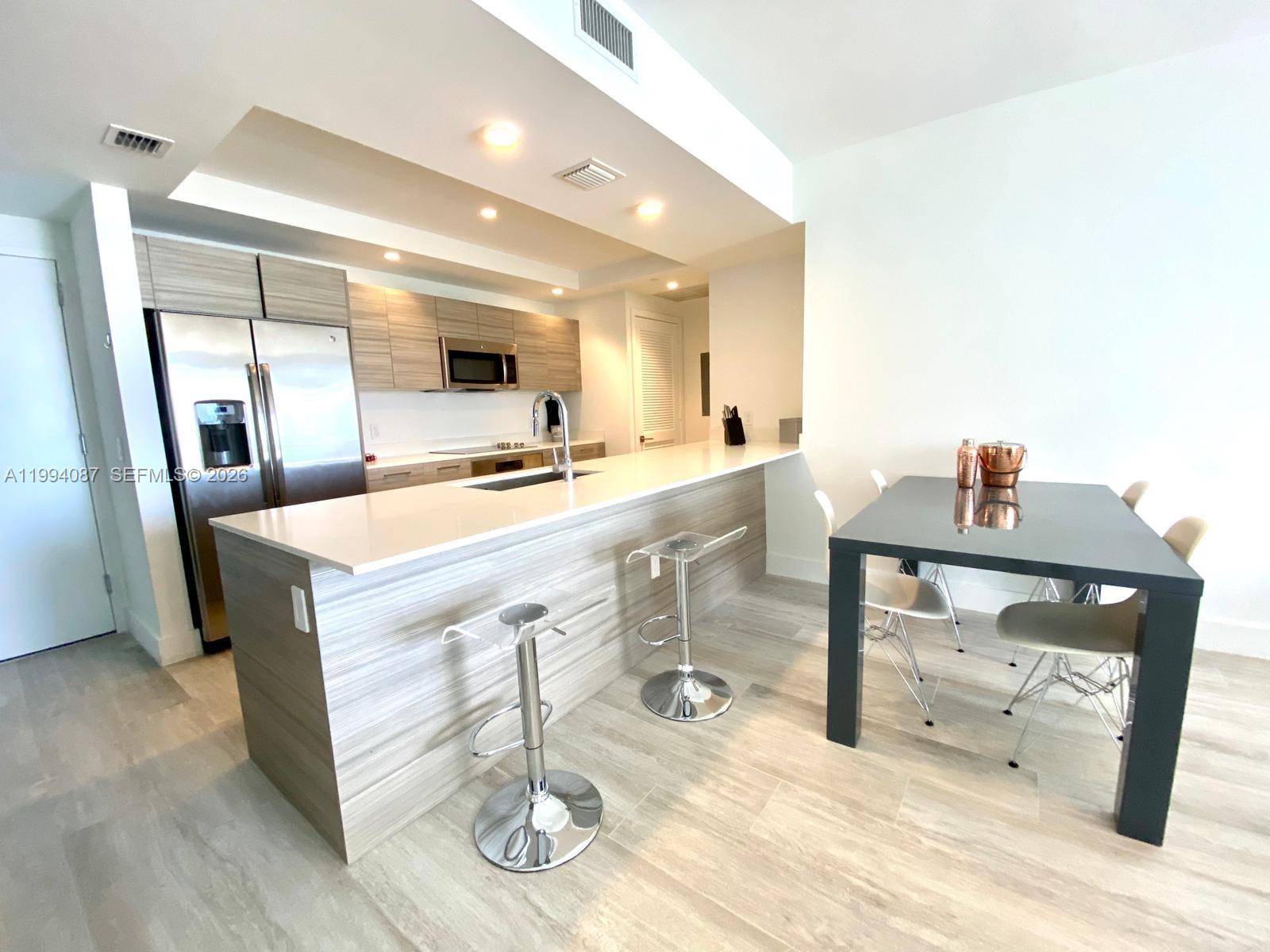 121 NE 34th StMiami - Condo/Co-Op/Annual,Condo condo unit 807 - picture