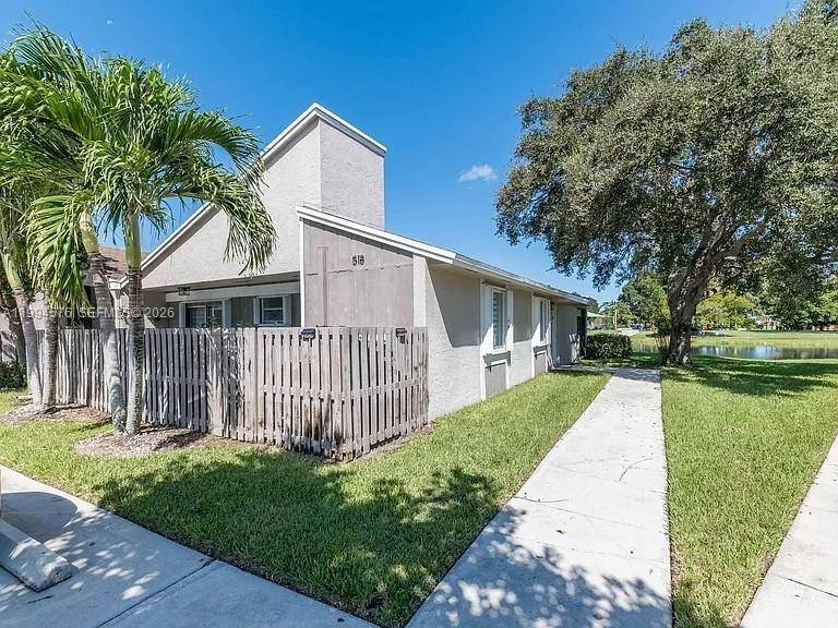 518 Woodgate CirSunrise - Single Family-Annual,House condo unit E - picture