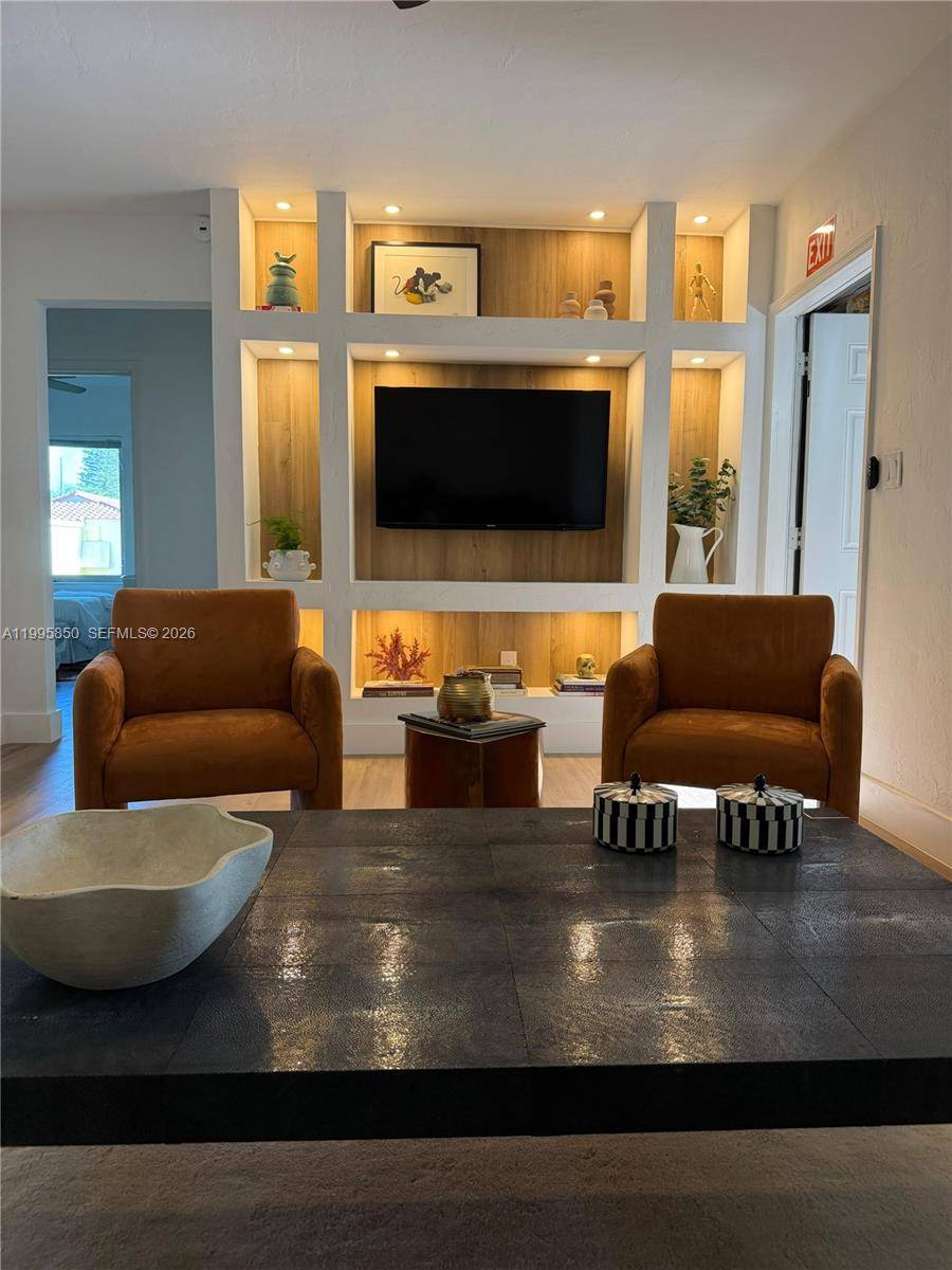 11201 NE 10th AveBiscayne Park - Duplex/Tri/Quad-Seasonal,Multi Family condo unit 11201 - picture