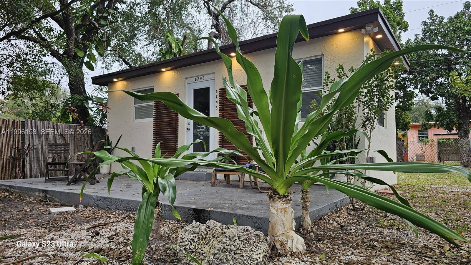 6743 NW 4th AveMiami - picture