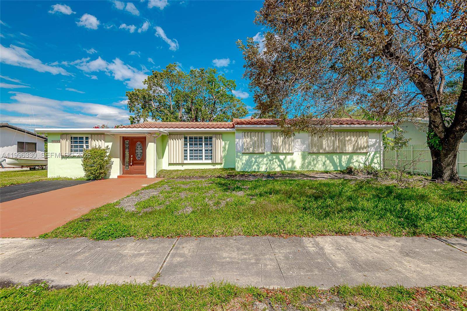 2545 NE 207th StMiami - picture