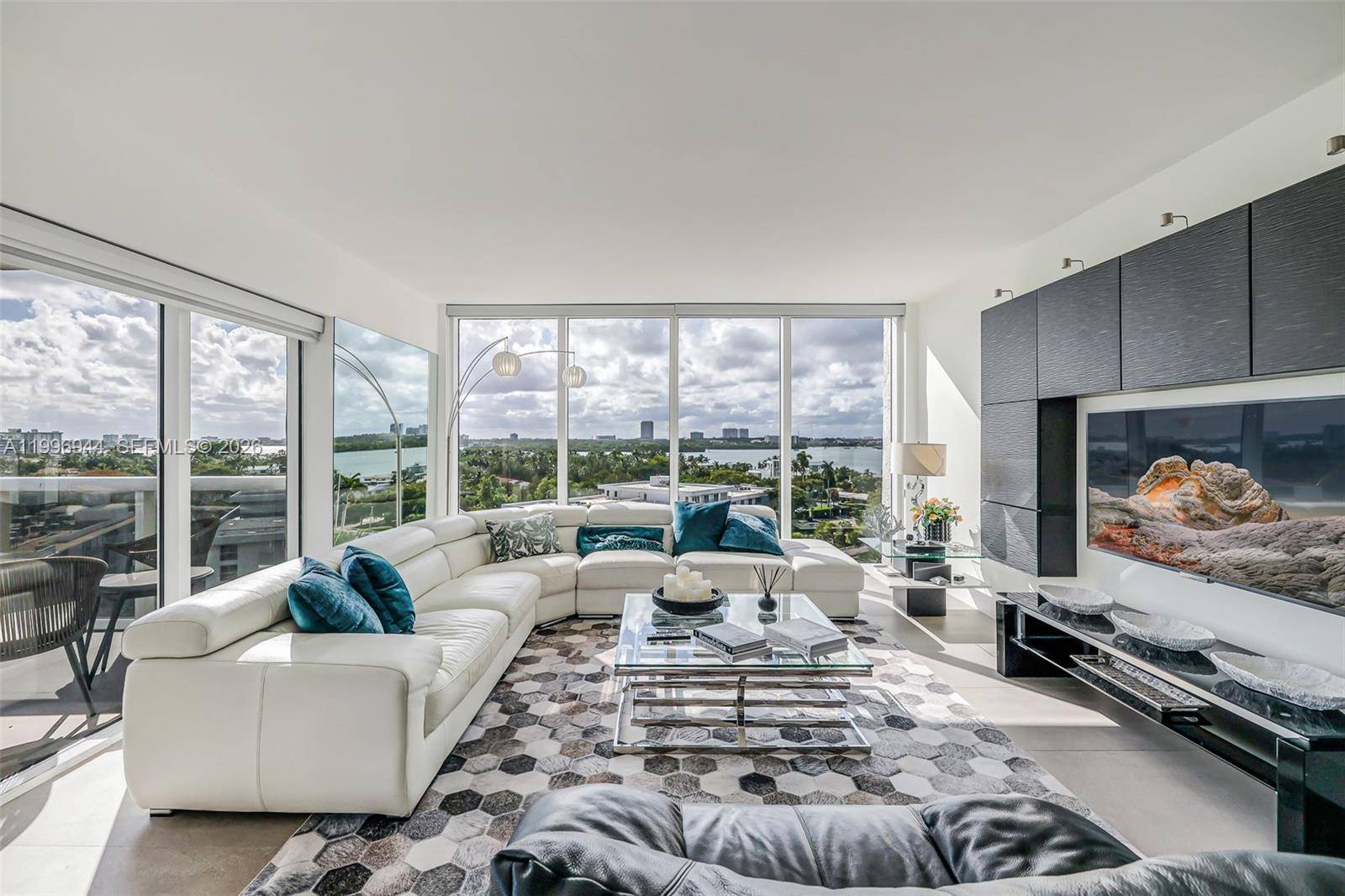 10275 Collins AveBal Harbour - Condo/Co-Op/Annual,Apartment condo unit 722 - picture