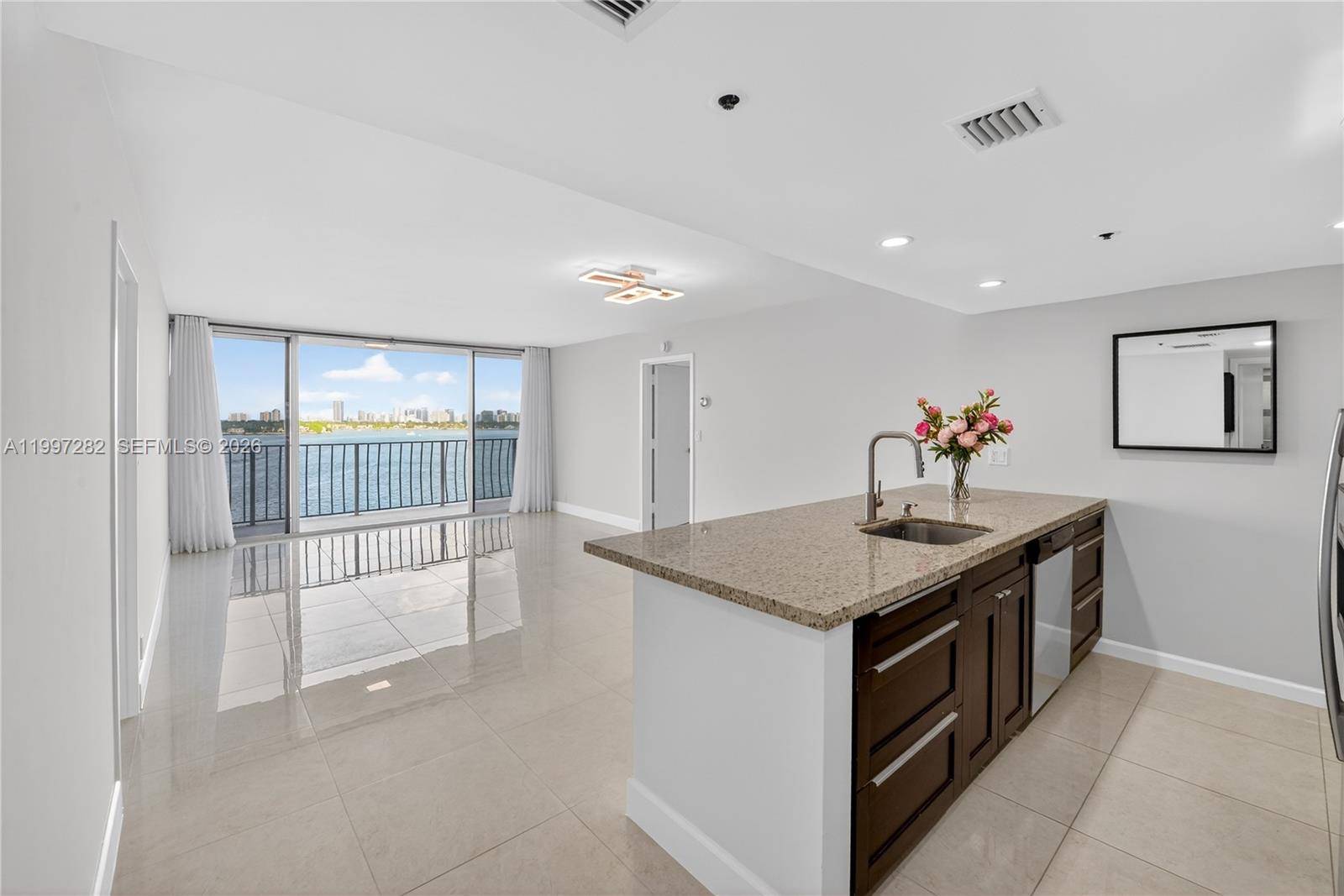 7601 E Treasure DrNorth Bay Village - Condo 5+ Stories,Condo condo unit 1119 - picture