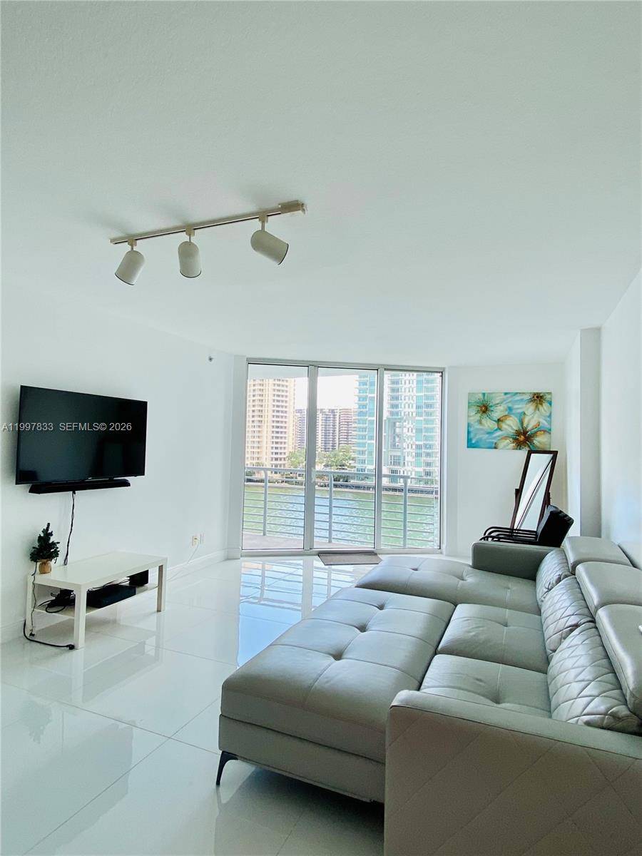 325 S Biscayne BlvdMiami - Condo/Co-Op/Annual,Condo condo unit 717 - picture