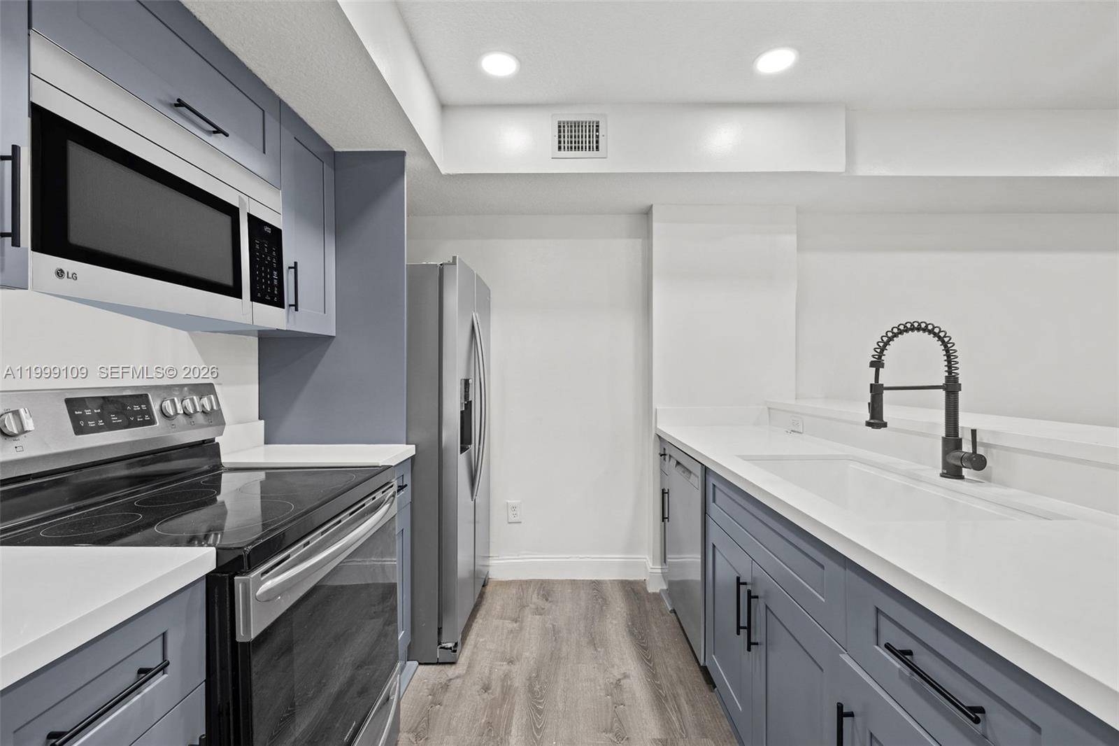 470 S Park RdHollywood - Condo/Co-Op/Annual,Condo condo unit 7-307 - picture