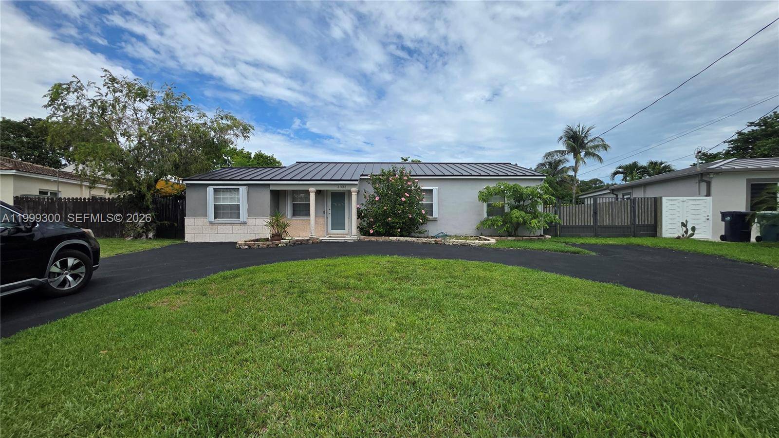 3325 S Lake DrMiami - picture