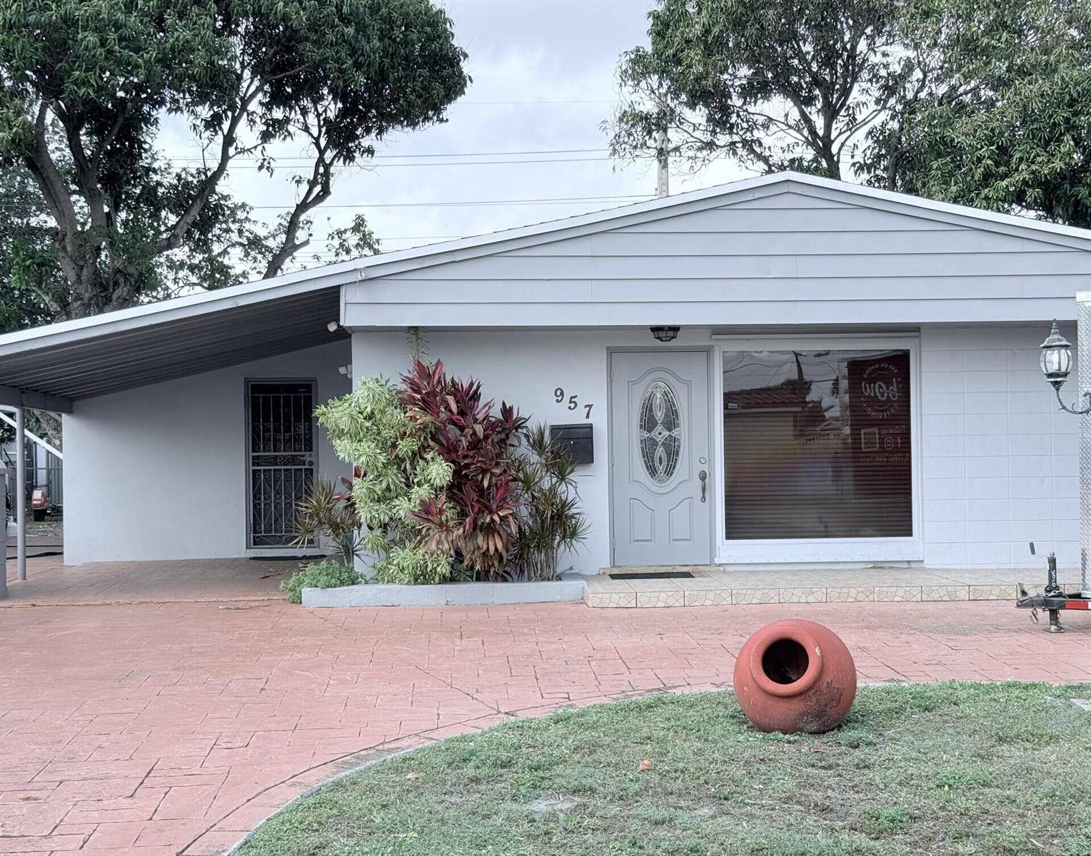 957 W 67thHialeah - picture