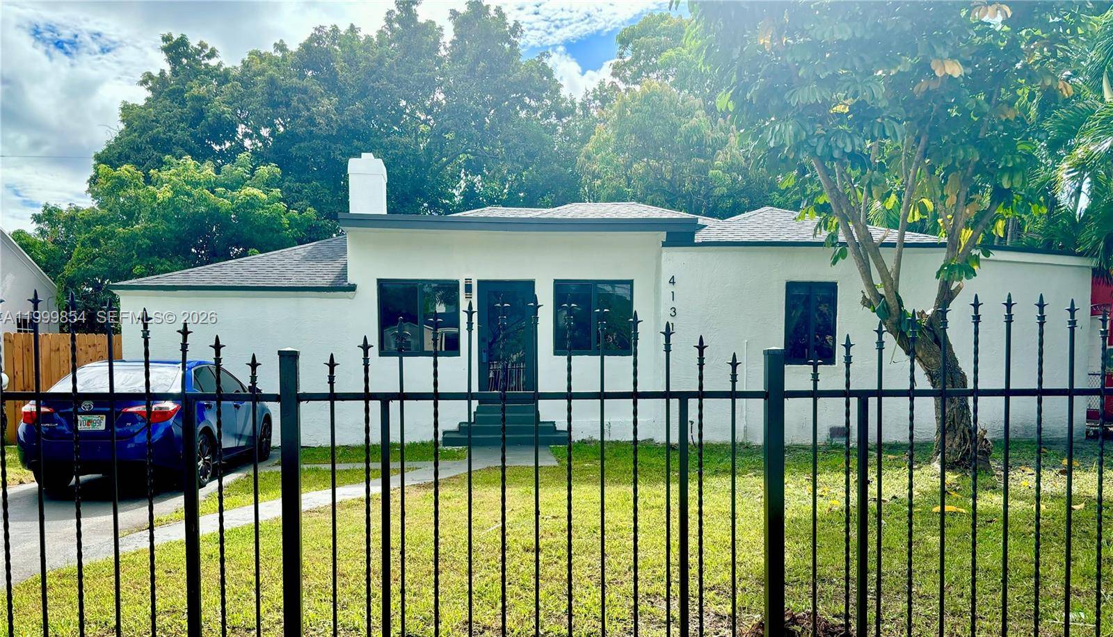 4131 NW 11th PlMiami - picture