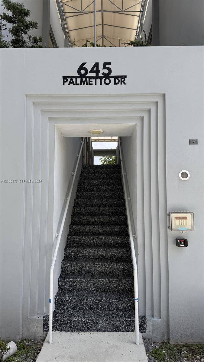 645 Palmetto DrMiami Springs - Condo/Co-Op/Annual,Condo condo unit 12 - picture
