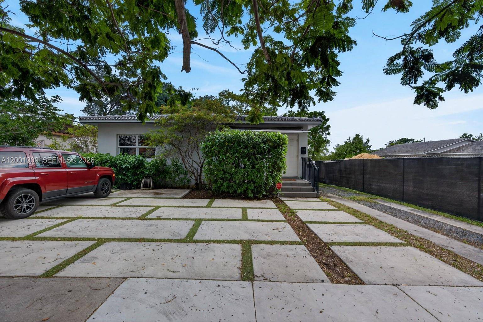 2940 SW 25th TerMiami - picture