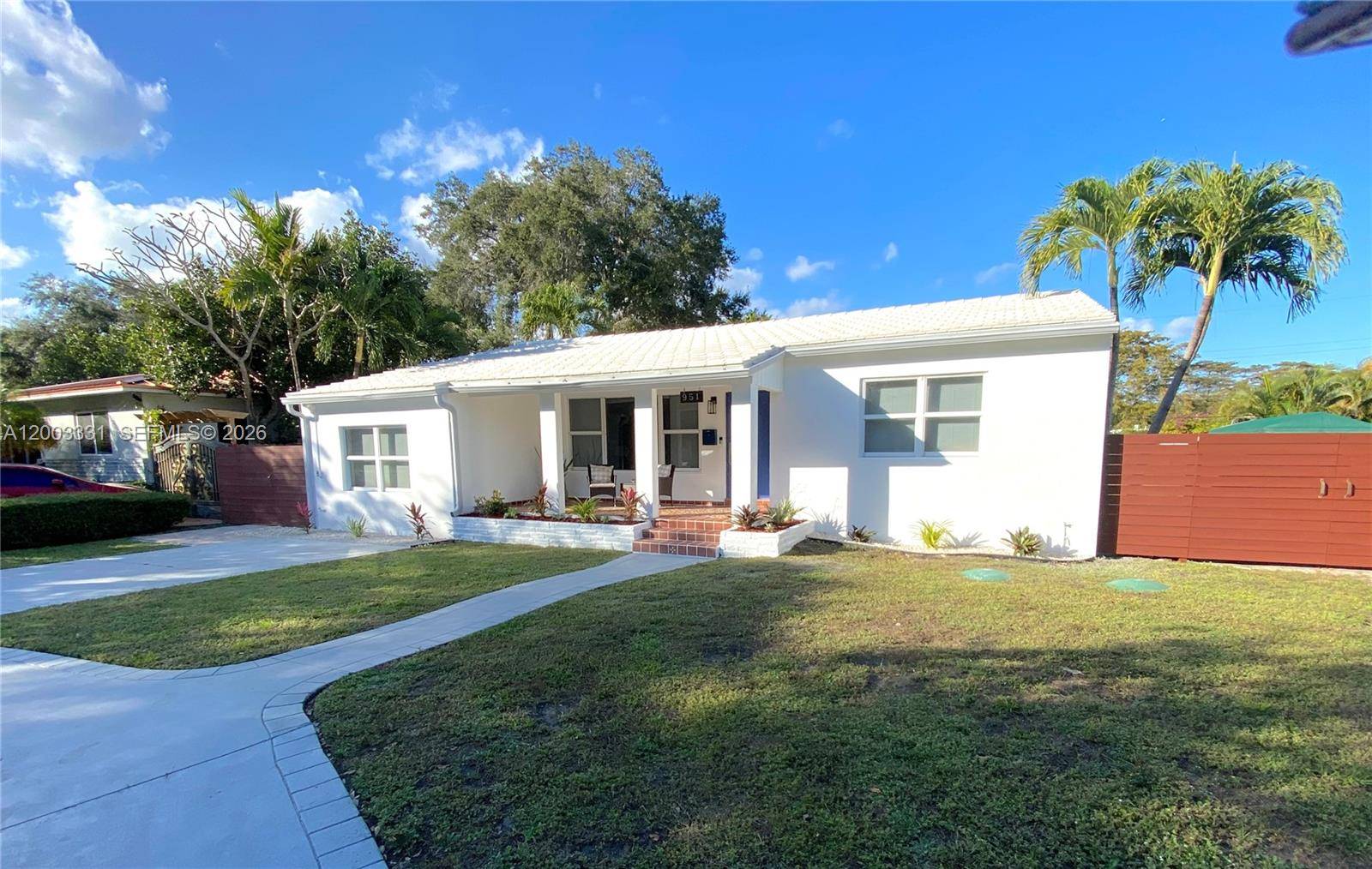 951 NE 116th StBiscayne Park - picture