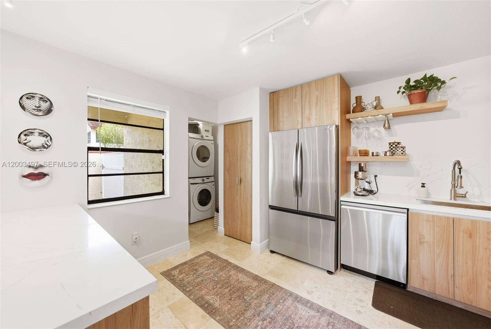 327 Ives Dairy RdMiami - Townhouse/Villa-Annual,Townhouse condo unit 327-05 - picture
